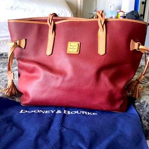 Dooney & Bourke leather tote EUC